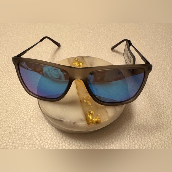 Body Glove Men's Square Gray Adult
Sunglasseses - Picture 8 of 8